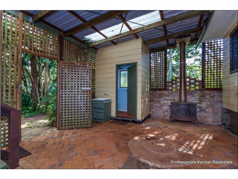 19 Licuala Drive, Tamborine Mountain QLD 4272