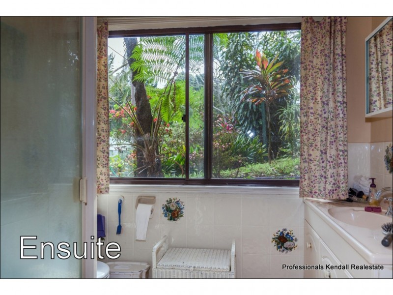 10 Winema Drive, Tamborine Mountain QLD 4272