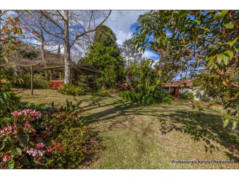 10 Winema Drive, Tamborine Mountain QLD 4272