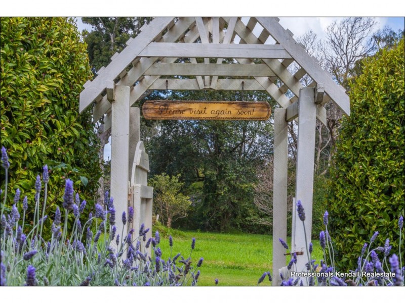 19 Griffith Street, Tamborine Mountain QLD 4272