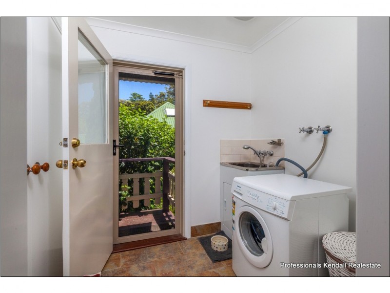 64 Kootenai Drive, Tamborine Mountain QLD 4272