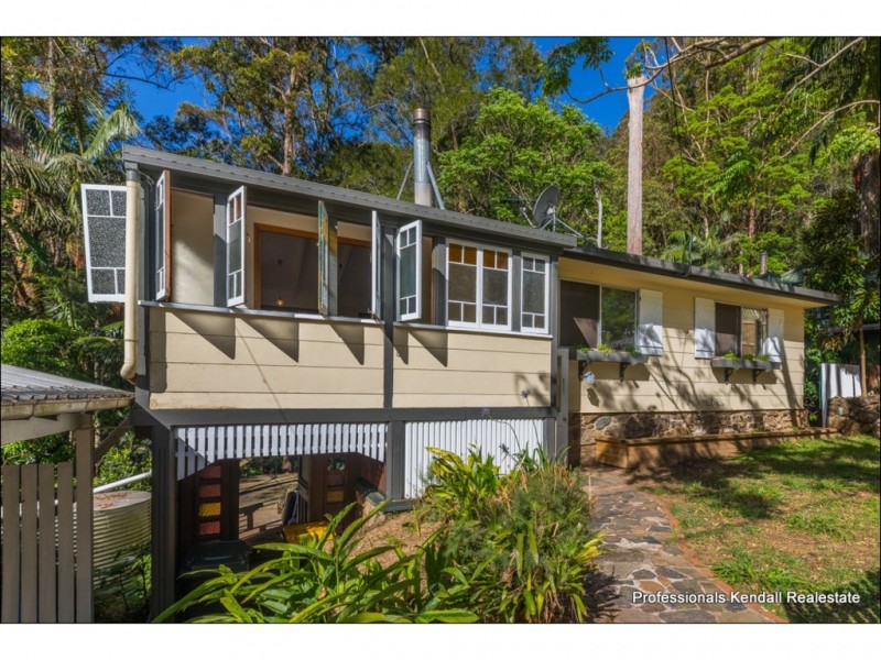 9 Kinabalu Drive, Tamborine Mountain QLD 4272
