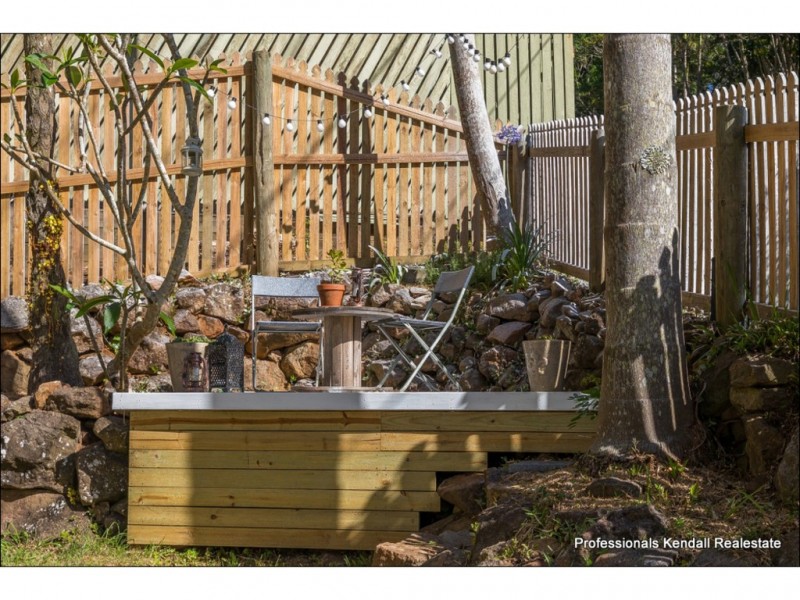 9 Kinabalu Drive, Tamborine Mountain QLD 4272