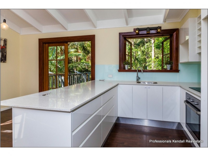 9 Kinabalu Drive, Tamborine Mountain QLD 4272