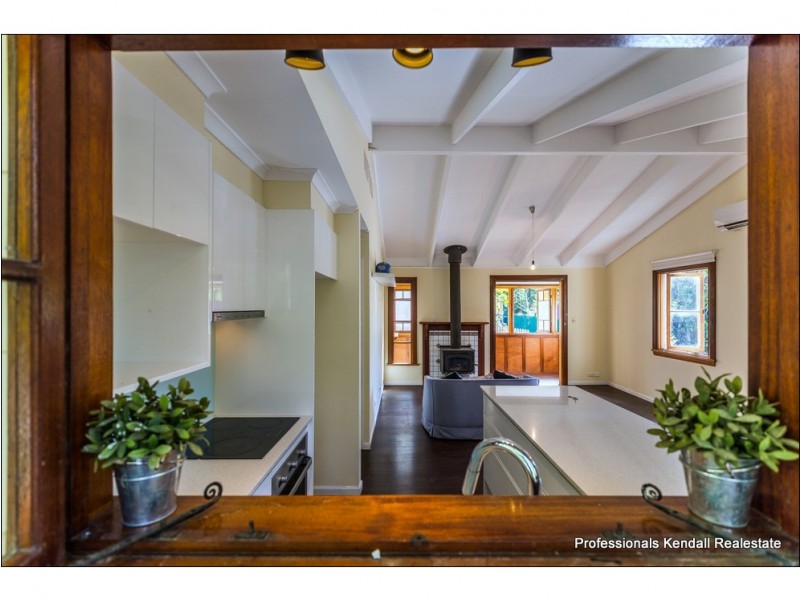 9 Kinabalu Drive, Tamborine Mountain QLD 4272