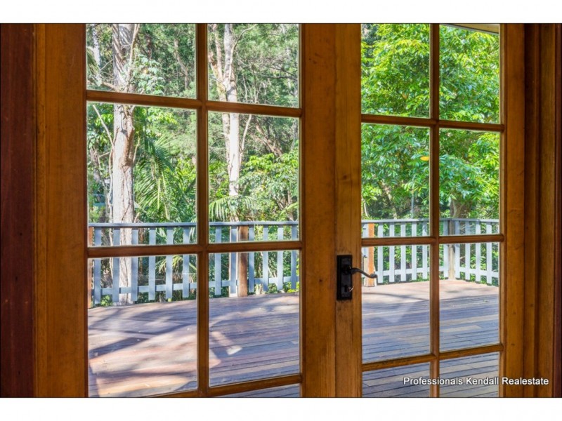 9 Kinabalu Drive, Tamborine Mountain QLD 4272