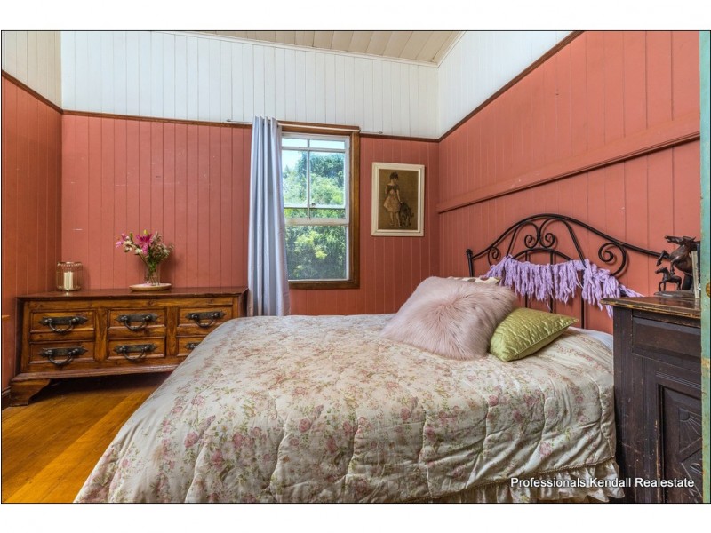 19 Beacon Road, Tamborine Mountain QLD 4272