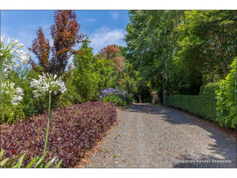 21 Bateke Road, Tamborine Mountain QLD 4272