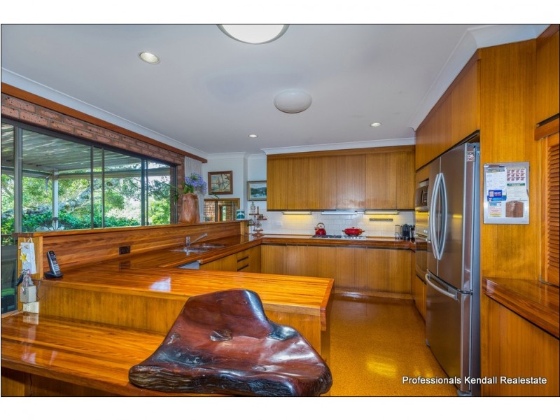 18 Carey Parade, Tamborine Mountain QLD 4272