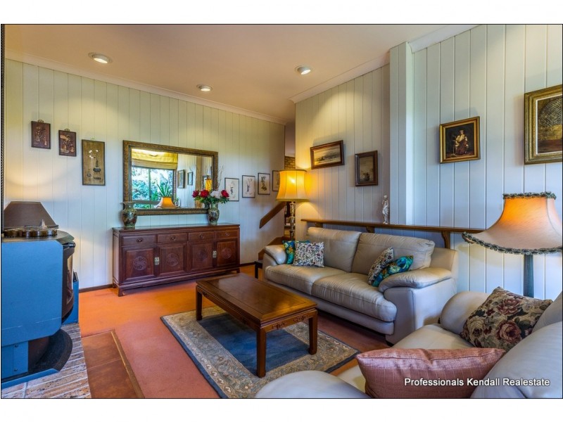 18 Carey Parade, Tamborine Mountain QLD 4272