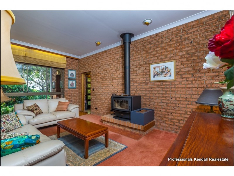 18 Carey Parade, Tamborine Mountain QLD 4272