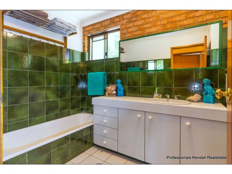 18 Carey Parade, Tamborine Mountain QLD 4272