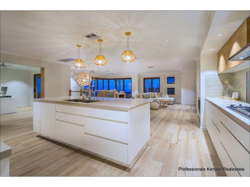 24 Magnetic Drive, Tamborine Mountain QLD 4272