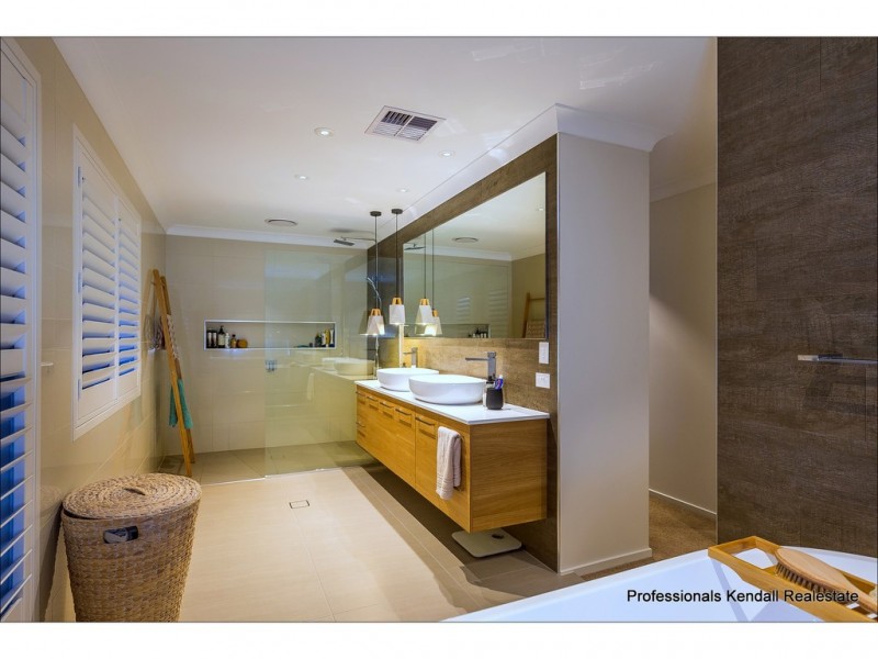 24 Magnetic Drive, Tamborine Mountain QLD 4272