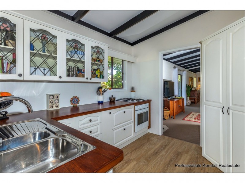 22 Beechmont Ave, Tamborine Mountain QLD 4272