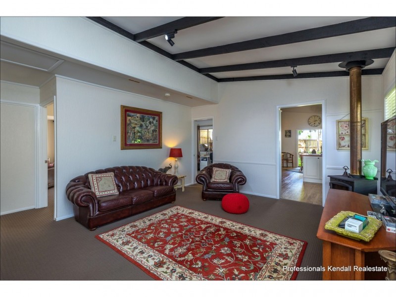 22 Beechmont Ave, Tamborine Mountain QLD 4272