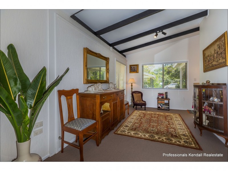 22 Beechmont Ave, Tamborine Mountain QLD 4272
