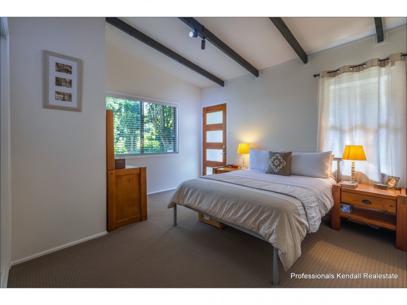 22 Beechmont Ave, Tamborine Mountain QLD 4272