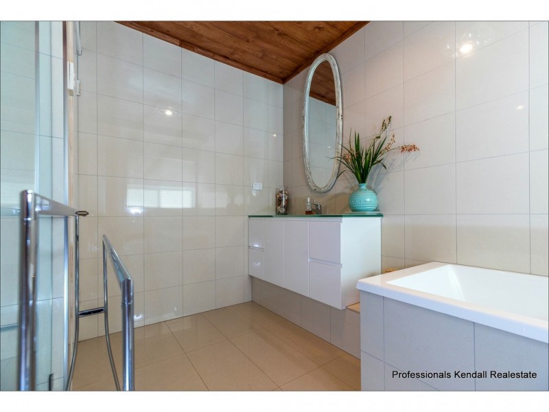 22 Beechmont Ave, Tamborine Mountain QLD 4272