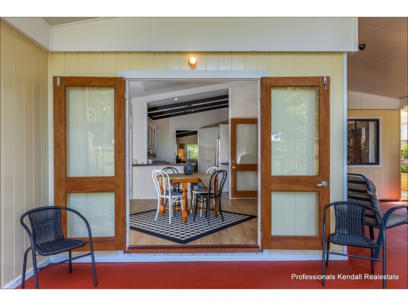 22 Beechmont Ave, Tamborine Mountain QLD 4272