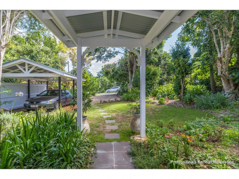 22 Beechmont Ave, Tamborine Mountain QLD 4272