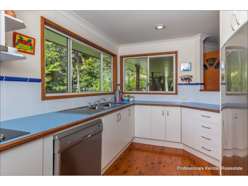 16 Katoomba Crescent, Tamborine Mountain QLD 4272