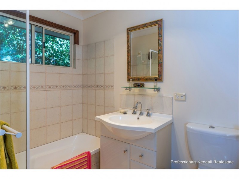 16 Katoomba Crescent, Tamborine Mountain QLD 4272