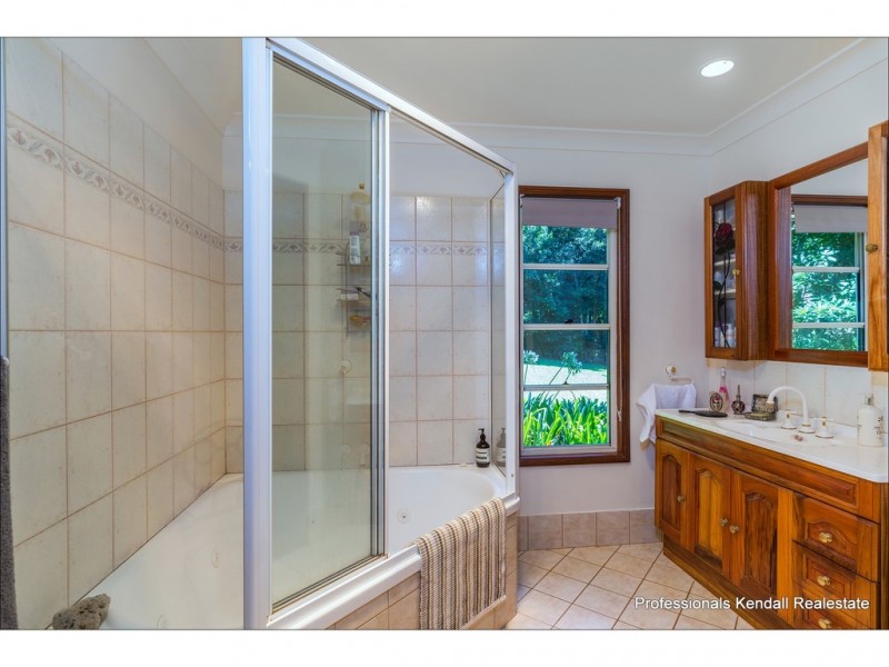 16 Katoomba Crescent, Tamborine Mountain QLD 4272