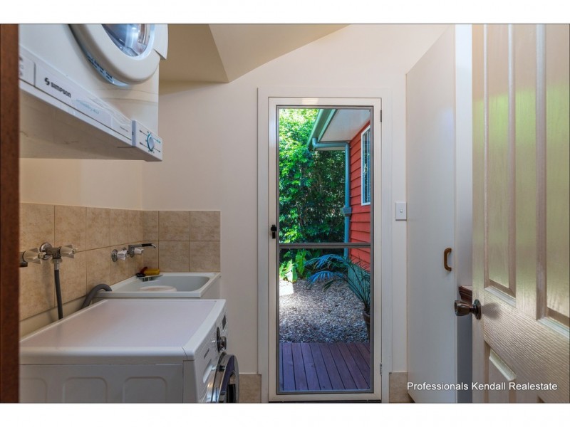 16 Katoomba Crescent, Tamborine Mountain QLD 4272