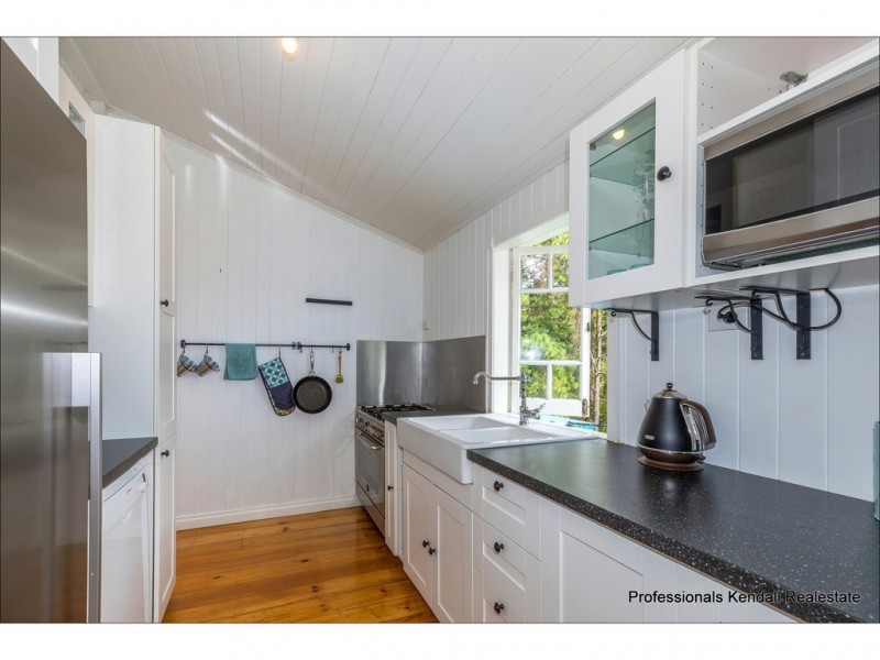 10 Demavend Drive, Tamborine Mountain QLD 4272