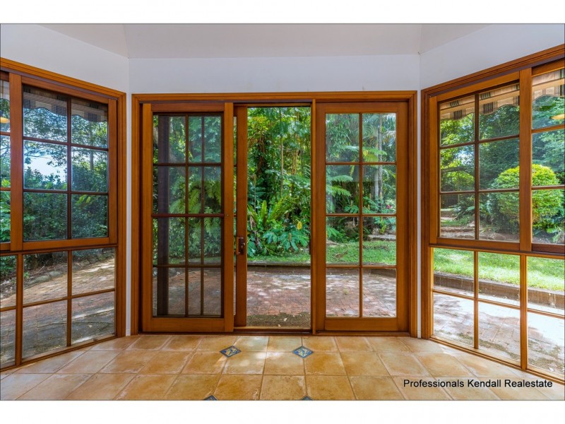 21 Bateke Road, Tamborine Mountain QLD 4272