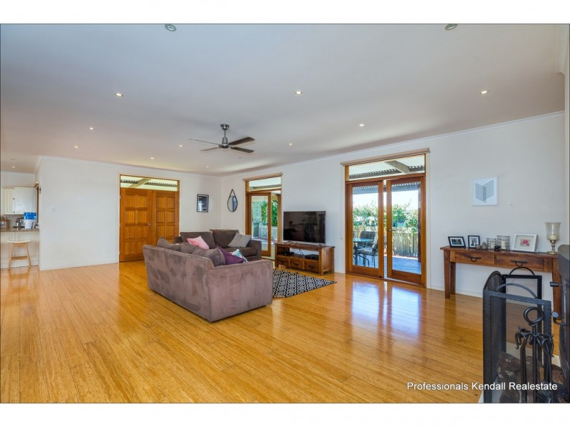 7 Beechmont Ave, Tamborine Mountain QLD 4272