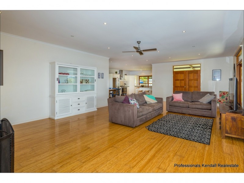 7 Beechmont Ave, Tamborine Mountain QLD 4272