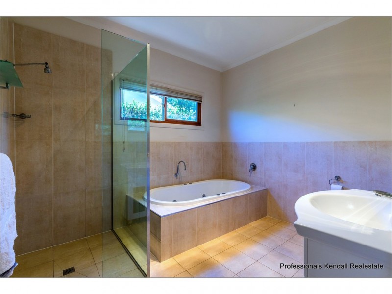 7 Beechmont Ave, Tamborine Mountain QLD 4272