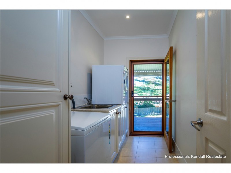 7 Beechmont Ave, Tamborine Mountain QLD 4272