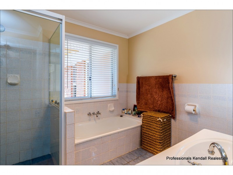11 Lamington Parade, Tamborine Mountain QLD 4272