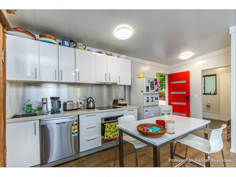 6 Meron Court, Tamborine Mountain QLD 4272
