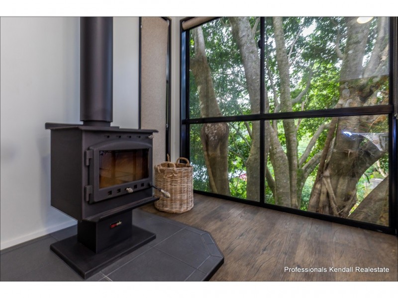 6 Meron Court, Tamborine Mountain QLD 4272