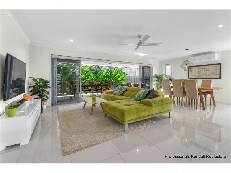 5 Charles Ave, Pimpama QLD 4209