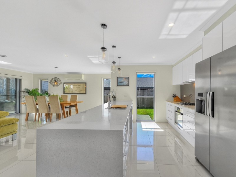 5 Charles Ave, Pimpama QLD 4209