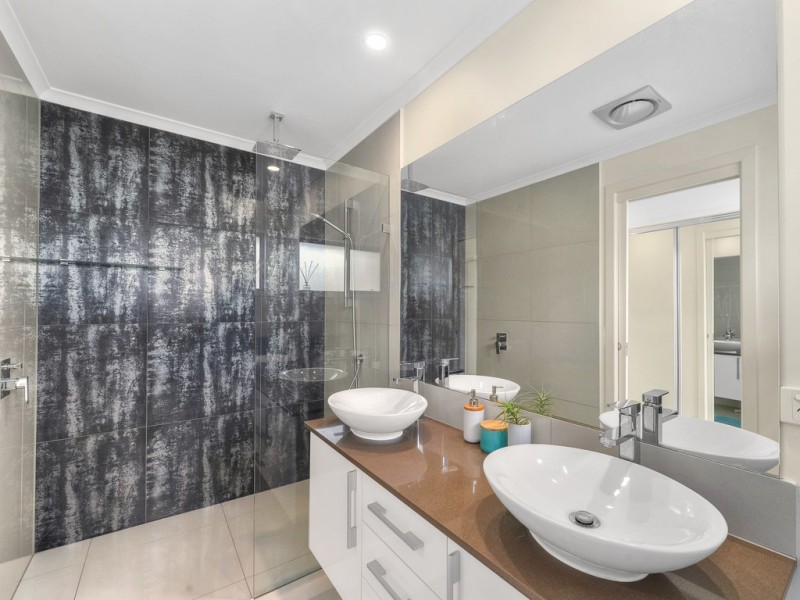 5 Charles Ave, Pimpama QLD 4209