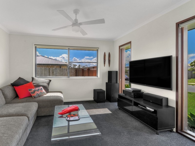 5 Charles Ave, Pimpama QLD 4209