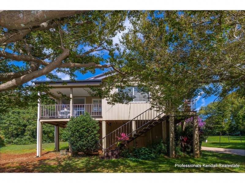 8 Golfers Crescent, Tamborine Mountain QLD 4272