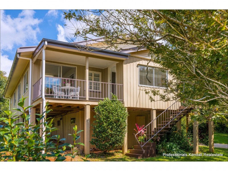 8 Golfers Crescent, Tamborine Mountain QLD 4272