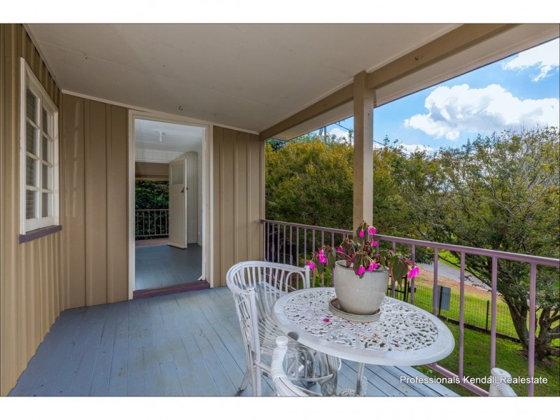 8 Golfers Crescent, Tamborine Mountain QLD 4272