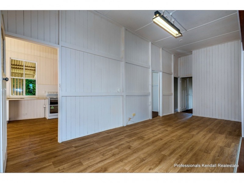 8 Golfers Crescent, Tamborine Mountain QLD 4272