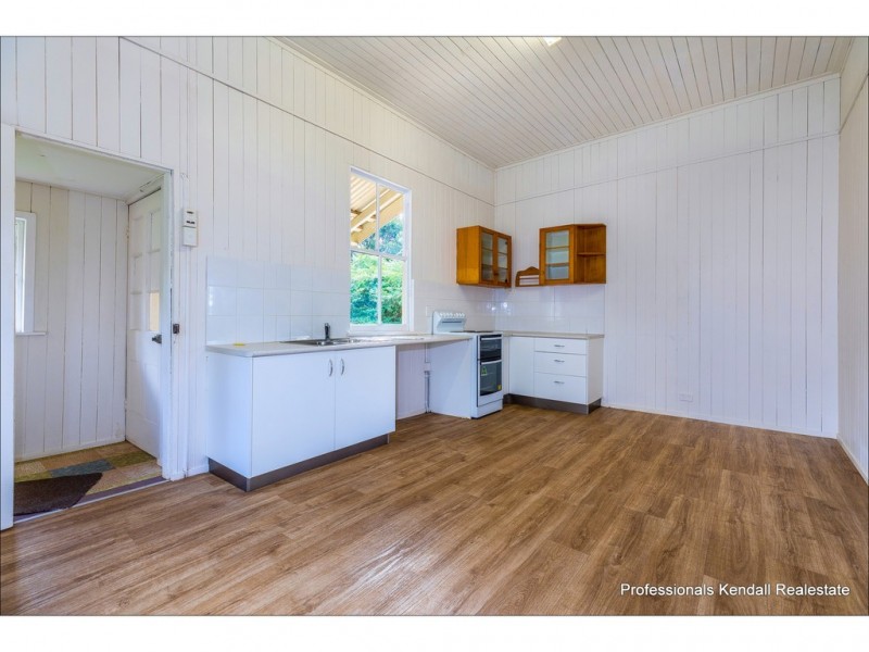 8 Golfers Crescent, Tamborine Mountain QLD 4272