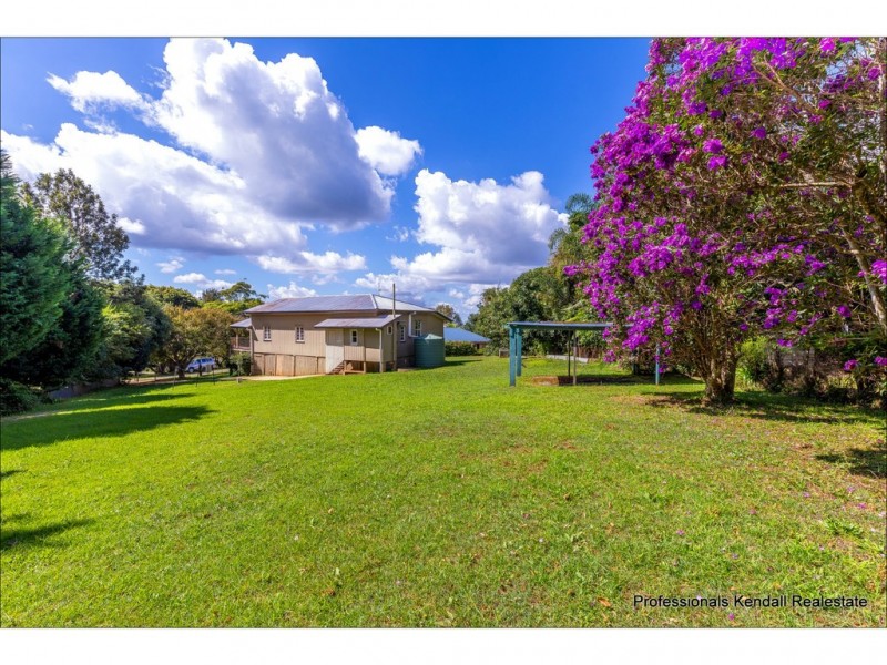 8 Golfers Crescent, Tamborine Mountain QLD 4272