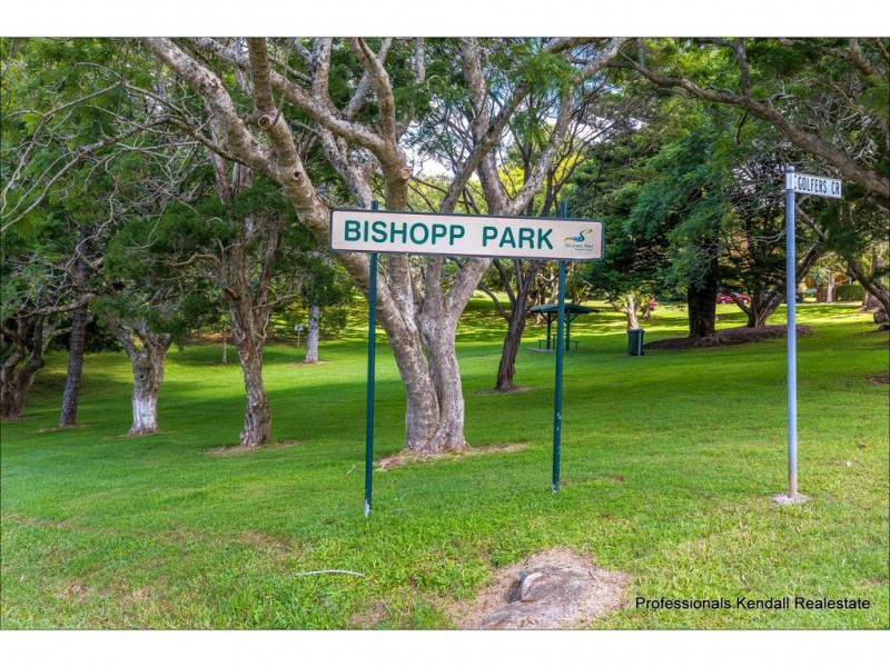 8 Golfers Crescent, Tamborine Mountain QLD 4272