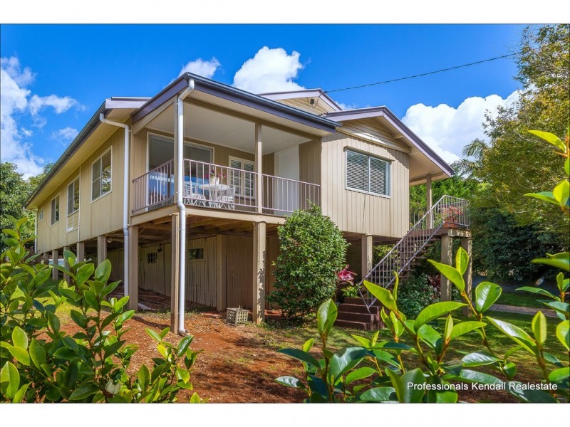 8 Golfers Crescent, Tamborine Mountain QLD 4272